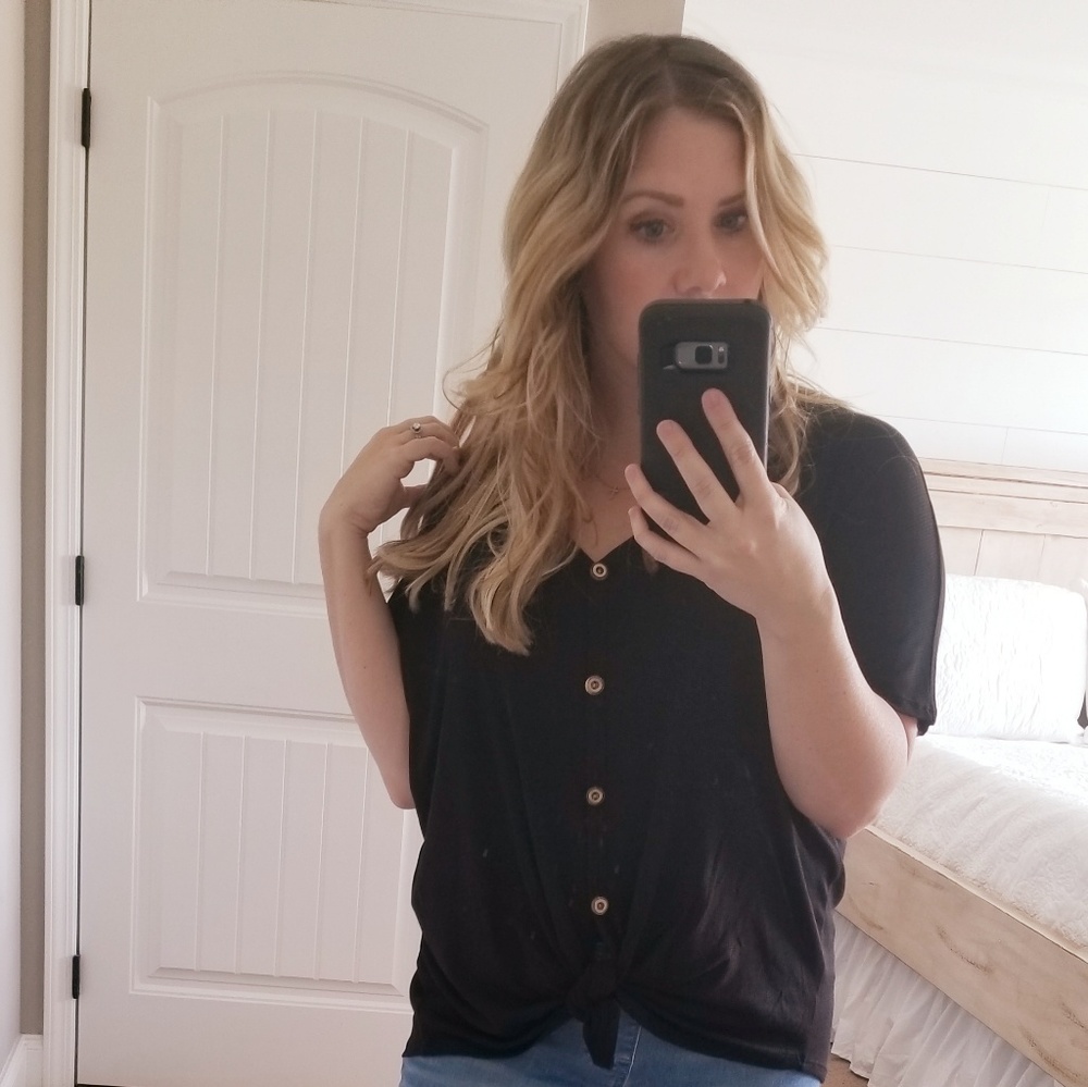 Black button up tie waffle top